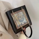 Női táska műbőrből, képmotívummal díszített keretben Két fül arany lánccal Fekete Téglalap alakú 28,5 x 25 x 9 cm 5