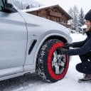 Nouzové snehové reťaze 6001 2 ks Textilné návleky na pneumatiky 145/80 R12 a 155/65 R13 Protisklzové Čierno-červené Na sneh a ľad 2