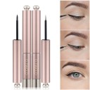 O.TWO.O flydende eyeliner 2