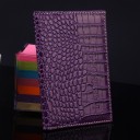 Obal na cestovný pas s krokodílím vzorom a raženým nápisom Passport Lesklá PU koža Prešité okraje Na cesty a dovolenku 14,2 x 9,8 cm 9