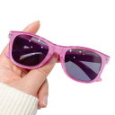 Occhiali da sole per bambini 12,8 x 4 cm Occhiali quadrati lucidi per bambini Montature scintillanti alla moda Occhiali moderni per bambini per l'estate, gite e parchi giochi 3