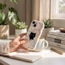 Ochranný kryt s farebnými mačkami na Samsung Galaxy A17 Korálkový reťazec na zápästie Odolný Chráni rohy aj fotoaparát Biely Pastelové obrysy 3