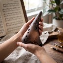 Okarina af lilla ler 12 huller Stemming Alt F 22 x 13,5 x 7,5 cm Røgbrændt Brun Håndlavet musikinstrument til spillere 4