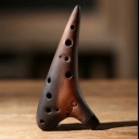 Okarína z fialové hlíny 12 otvorů Ladění Soprán C 13 x 6,5 x 3 cm Kouřový výpal Hnědá Ručně vyráběný hudební nástroj pro hráče 6