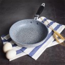 Okrúhla nepriľnavá panvica 20 cm s dvojitým dnom a bakelitovou rukoväťou pre všetky typy sporákov 6