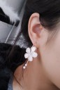 Orecchini a cerchio da donna con fiore 7