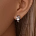 Orecchini a margherita in argento 925 per donne gioielli delicati design floreale ideali per l'uso quotidiano 2