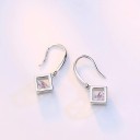 Orecchini a pendente da donna a forma di cubo 5