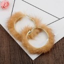 Orecchini circolari da donna con peluche 4