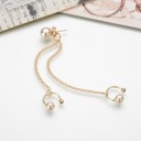 Orecchini da donna con perle e chain Puzeta con perla collegata da due chain con anelli aperti Imitazione perla Metallo di bigiotteria 5