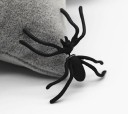 Orecchino da donna a forma di ragno Due pezzi che creano l'impressione di un ragno sull'orecchio Colore nero opaco Metallo per bigiotteria 40 x 40 mm 4