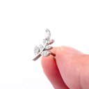 Orecchino piccolo da donna a perla con barretta e chiusura a sfera Decorato con zirconi Metalli per bigiotteria Motivi floreali di petali e arco 8