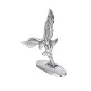 Ørnestatue på motorhjelmen på en bil 3