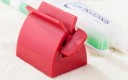 Outil pour presser le dentifrice J1576 3