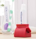 Outil pour presser le dentifrice J1576 4