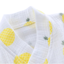 Overal de muselina de algodón para recién nacidos con mangas largas y escote en V. Overal unisex blanco con diseño de piña y aberturas con cordones 3