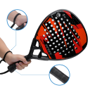 Padel raketa černo červená uhlíková vlákna povrch EVA paměťová pěna jádro 3,7 cm tloušťka 26 cm šířka 34 cm délka 12 cm rukojeť 4