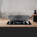 Padella con coperchio e superficie in marmo 3