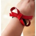 Pălărie pentru păr cu fundă roșie mare Fundă lucioasă din acril de 8,8 cm pe o pălărie elastică neagră Pentru coada de cal și ca ornament 1