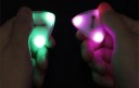 Palheta iluminada 0.6 mm em forma de triângulo em plástico ABS com luz LED Alimentada por bateria CR1616 Palheta iluminada para guitarra 6