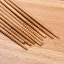 Palillos de bambú con motivo de geisha para comidas asiáticas Set de 5 pares Cada par con un estampado diferente Puntas estriadas Longitud 22,5 cm 5