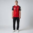 Pánský červený dres bez čísla s černými raglánovými rukávy a trojúhelníkovým dílem pod krkem v motocyklovém závodním stylu 3