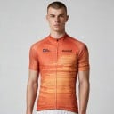 Pánsky cyklistický dres s krátkym rukávom a celopropínacím zipom so vzorom vodorovných rýchlostných línií na kolo v oranžovej farbe 2