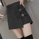 Pantalones cortos de mujer con hebillas 2