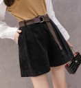 Pantalones cortos elegantes para mujer con cinturón. 6
