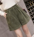 Pantalones cortos elegantes para mujer con cinturón. 9