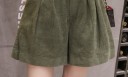 Pantalones cortos elegantes para mujer con cinturón. 5