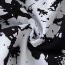 Pantaloni corti estivi per bambini con stampa astratta bianco e nera e vita elastica 2