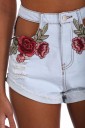 Pantaloni corti in denim con rose J1083 13