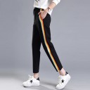 Pantaloni de trening pentru femei cu dungi colorate 1
