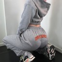 Pantaloni grigi da donna con scritta A372 1