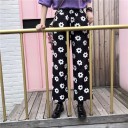 Pantalons dames noir et blanc avec des fleurs 3