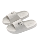 Pantoufles pour hommes avec motif de nounours Pantoufles douces et confortables pour la maison avec un design mignon Semelle antidérapante Pantoufles chaudes pour hommes 3