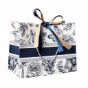 Papírová dárková taška 18×16×10 cm s květinovým a motýlím potiskem s provázkovými uchy a stuhou na balení dárků 1