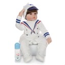 Păpușa realistă băiețel 60 cm Reborn bebeluș cu părul brunet și ochii căprui Haine de marină cu pălărie Sticlă și suzetă în pachet 2