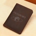 Paspoorthoes van echt leer Geëmbosseerde tekst met het motief van de wereldbol en een vliegtuig Documenthoes voor reizen 4