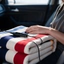 Pătură electrică încălzită pentru mașină 12 V 50 x 150 cm Conector pentru brichetă Controler cu 3 trepte Alb cu dungi Pentru camion și autocaravane 2