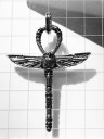 Pendentif croix avec ailes 2