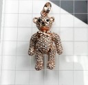 Pendentif Femme avec Ours D551 1
