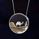 Pendentif femme désert 1