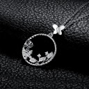 Pendentif femme papillons dans un cercle 3
