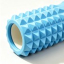 Pěnový masážní válec Profilovaný povrch s výstupky Světle modrý Na regeneraci a uvolnění svalů Na jógu i pilates a protahování zad a nohou 2