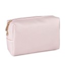 Pequena bolsa de cosméticos feminina com fecho em couro PU 17 x 11 x 6 cm Superfície com textura suave Puxadores de fecho dourados Fundo plano 2