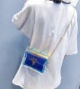Pequeña bolsa de mano cruzada para mujer de PVC transparente con efecto holográfico Cadena y cierre metálico en la solapa 17 x 14 x 6 cm 7