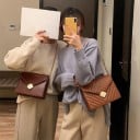 Pequena bolsa de senhora crossbody com aba Corrente de ombro de cor dourada Fivela metálica geométrica Couro PU e poliéster 23 x 19 9