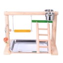 Percha de madera con juguetes para pájaros. 8